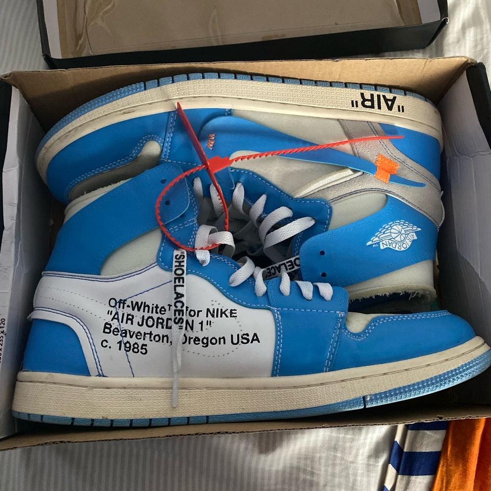 Air Jordan 1 off white unc